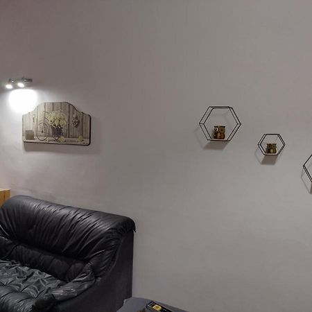 Forty Three #1, 2 Виктория Экстерьер фото